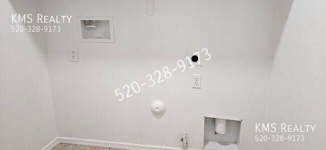 Building Photo - 7178 S Oakbank Dr