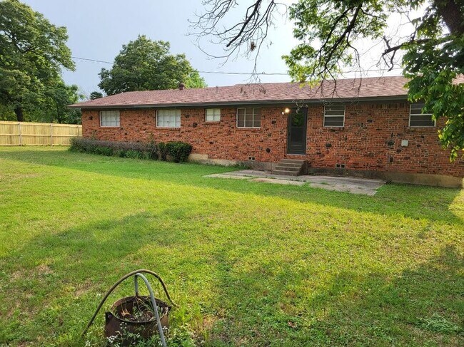 Building Photo - 4525 Bendry St