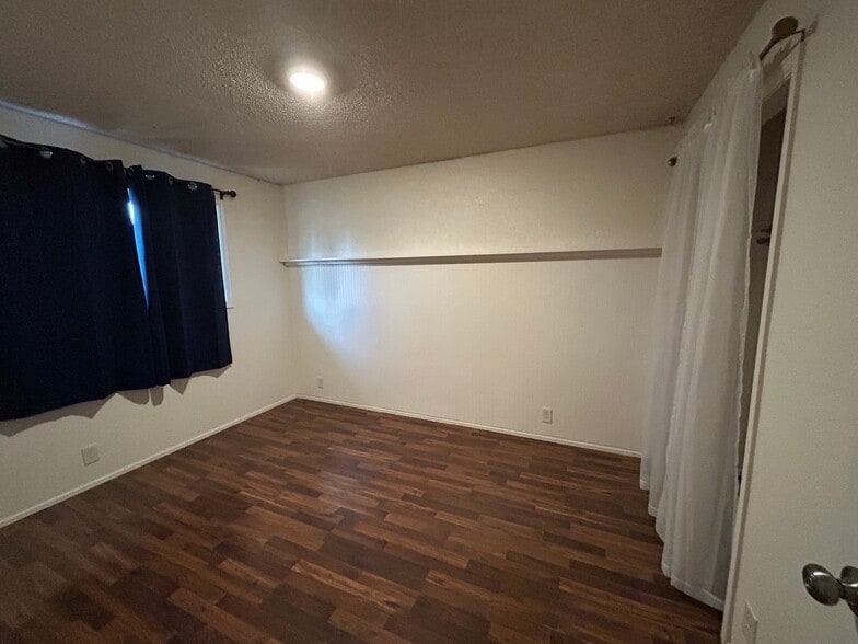 Building Photo - 1595 Scandia St