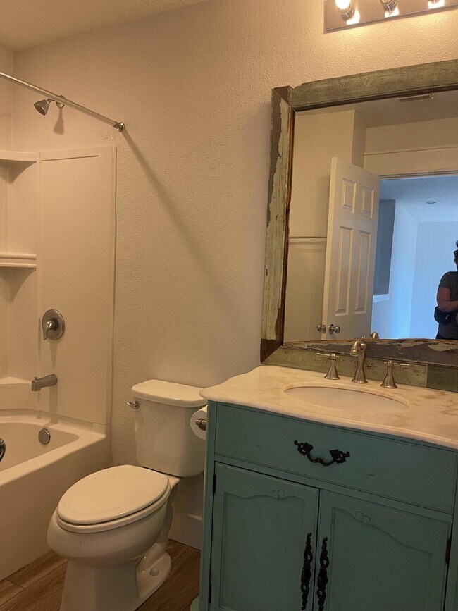 Building Photo - 3/2.5 updated townhome in gated community with 2 car garage