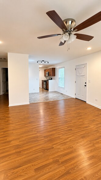 Building Photo - 306 Russet Way