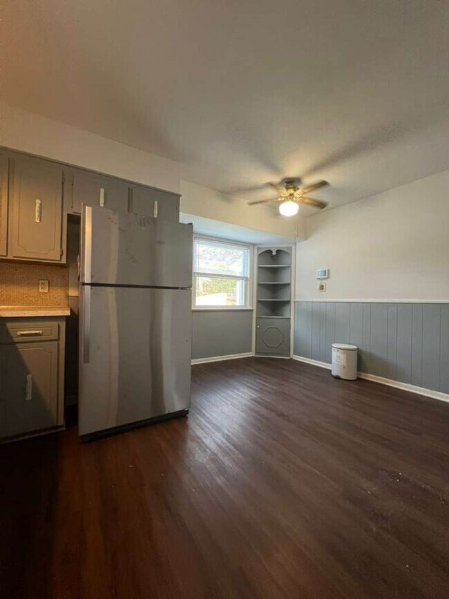 Building Photo - A Single family home with Garage in Garfield Heights