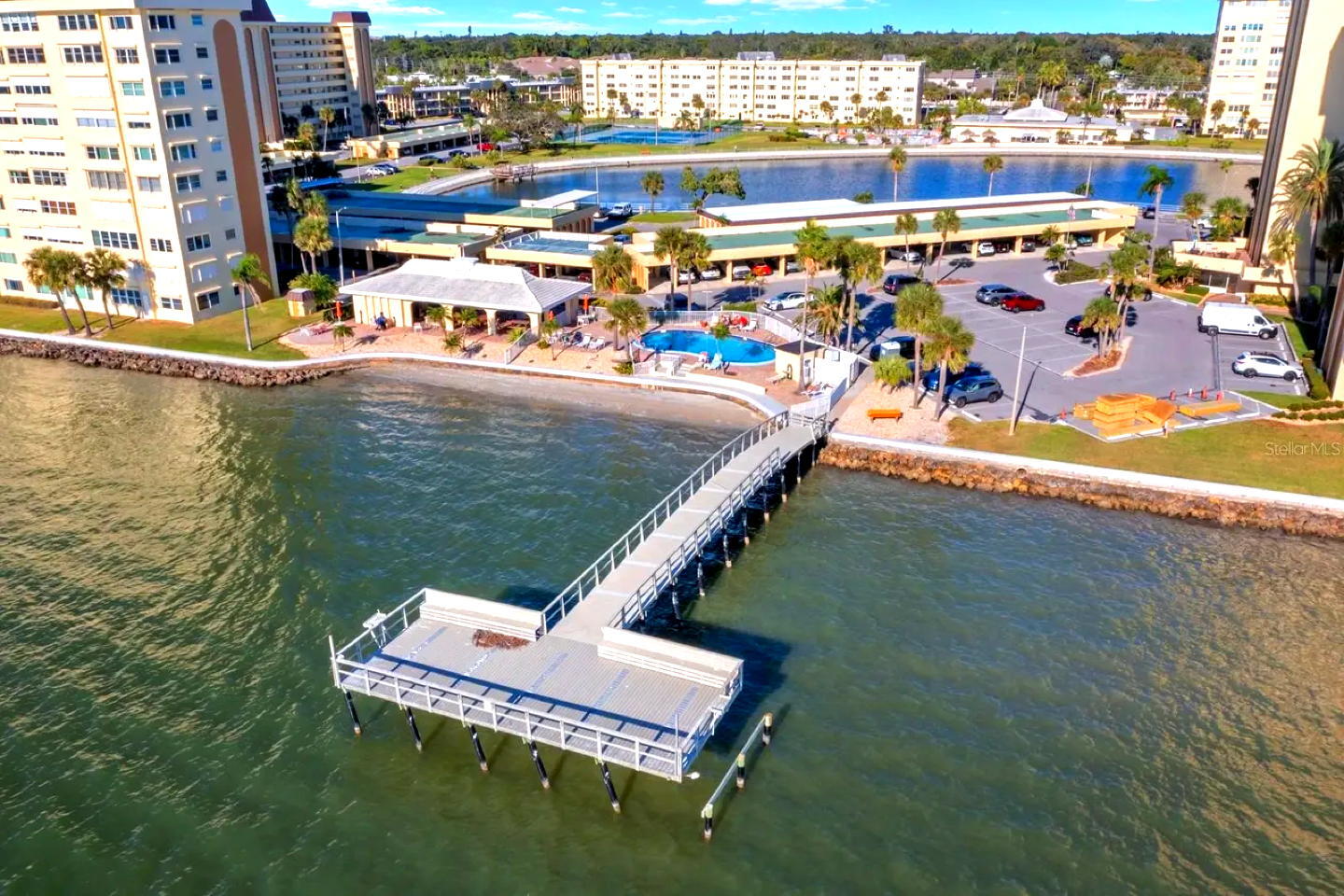 Building Photo - 4550 Cove Cir