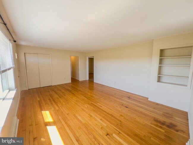 Building Photo - 6470 Rose Hill Dr