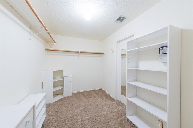Building Photo - 9626 Dalewood Dr