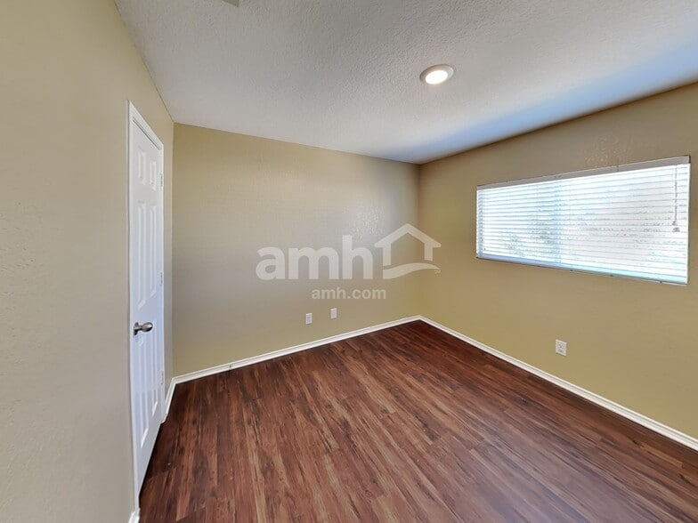 Building Photo - 9247 Pacific Maple