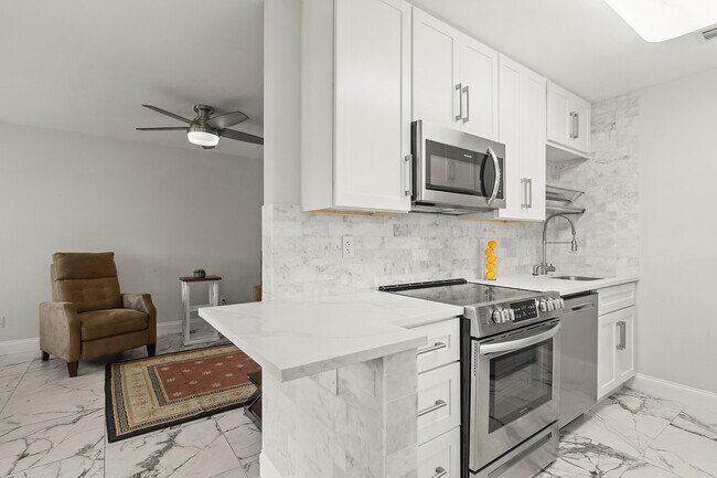 Building Photo - 69 Royal Oak Ct