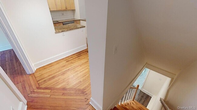 Building Photo - 382 Burns Street Unit 1