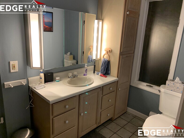 Building Photo - 18 Lyons Ct