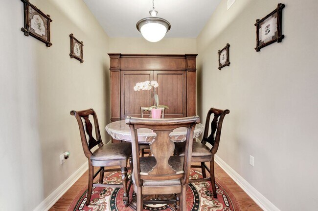 Building Photo - HIGHRISE DOWNTOWN, FULLY FURNISHED!