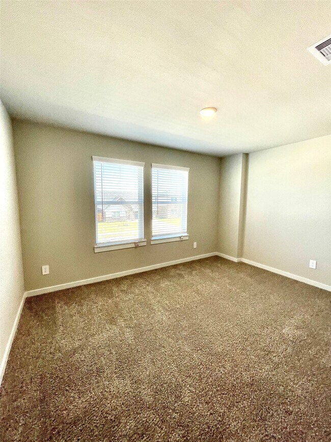 Building Photo - 3310 Silverton Dr