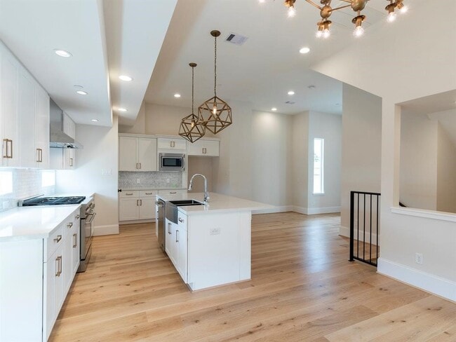 Building Photo - 3821 N Braeswood Blvd