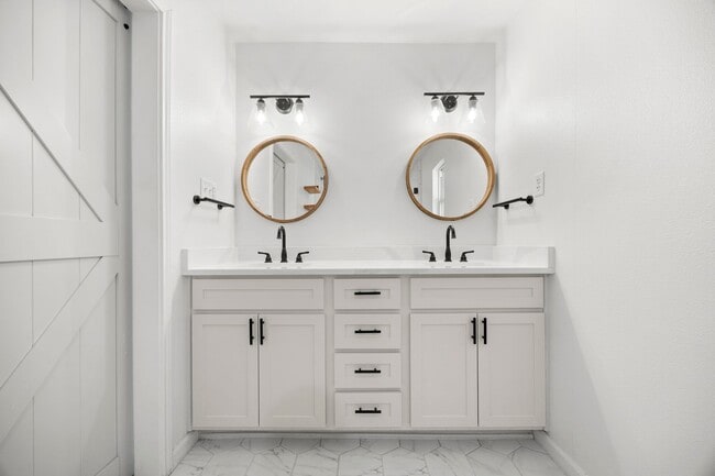 Building Photo - 921 Indian Trail Dr