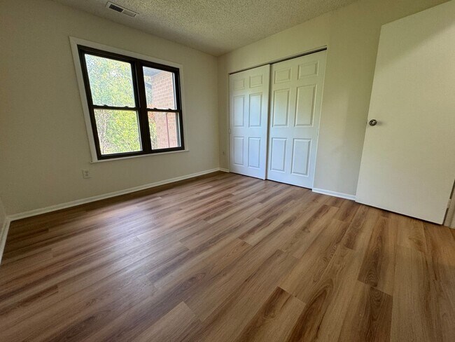 Building Photo - TWO BEDROOM TOWNHOME