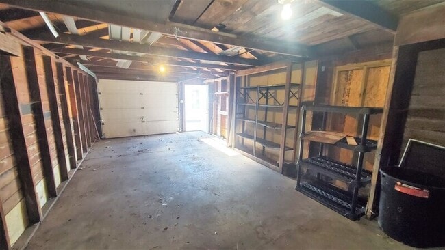 Building Photo - 372 26th Ave SW