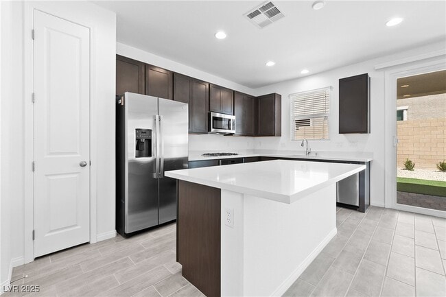 Building Photo - 966 Ferodale Ave