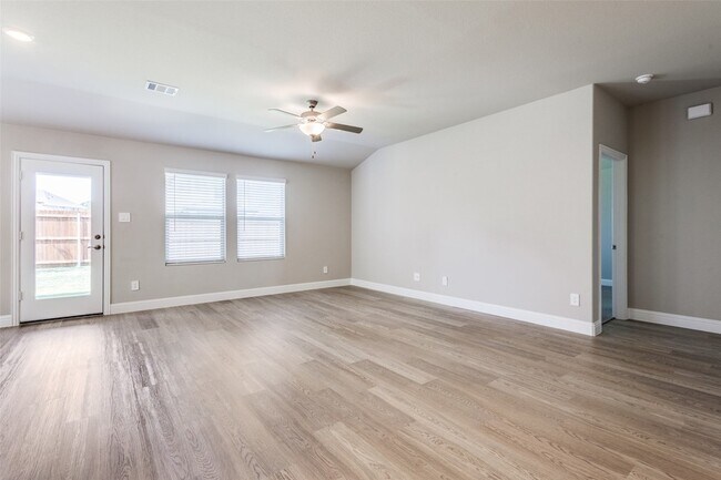 Building Photo - 800 Easthill Dr
