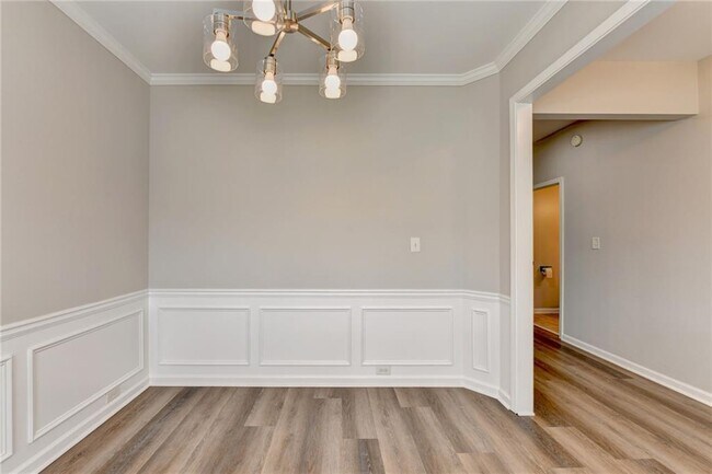 Building Photo - 2208 Staunton Dr NW