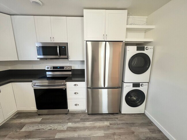 Building Photo - 8320-8322 Fresno Avenue