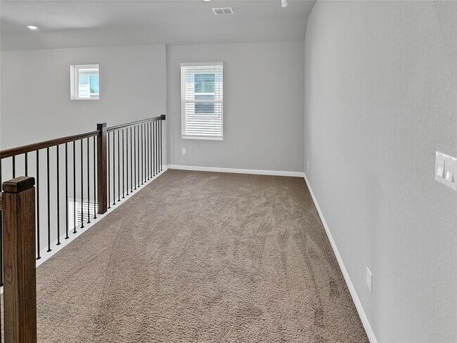 Building Photo - 2437 Roosevelt Rd