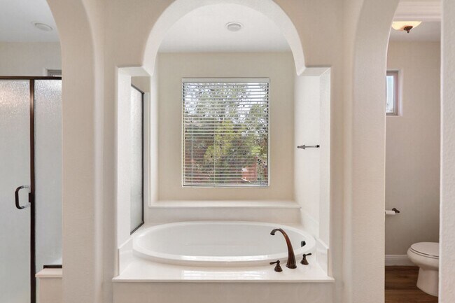 Building Photo - Summerlin Vistas Pool Home w/ Bed and Bath...