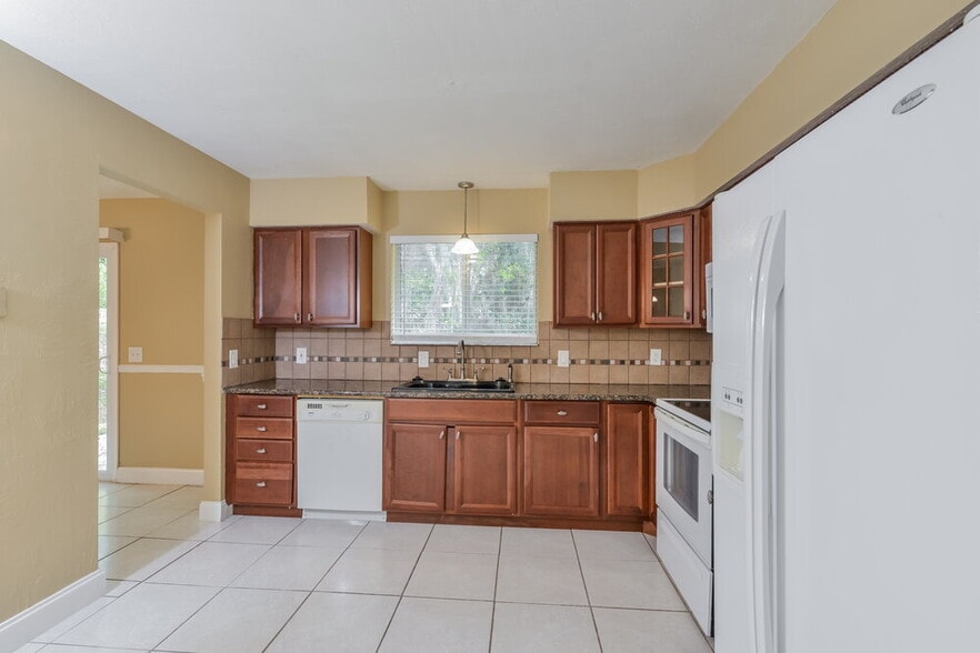 Building Photo - 1819 E Glancy Dr