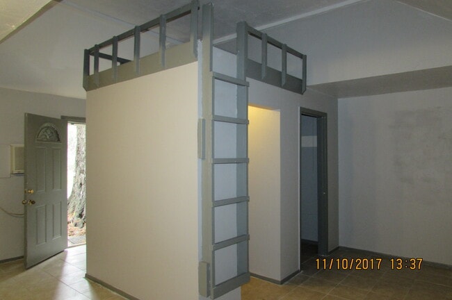 Building Photo - 508 NW 36th Dr