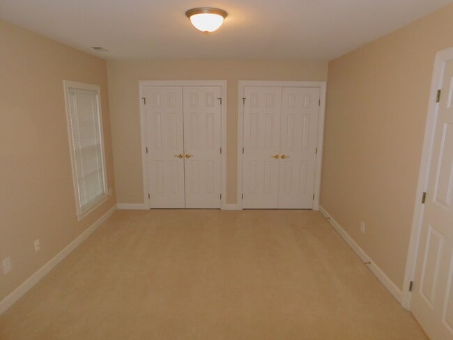 Building Photo - Beautiful 4br, 2.5 ba home in Lochmere!  Avail Aug 14, 2026!
