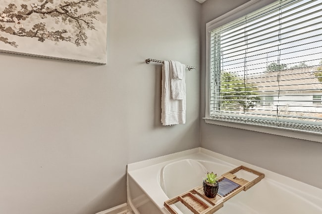 Building Photo - 125 Acapella Ave