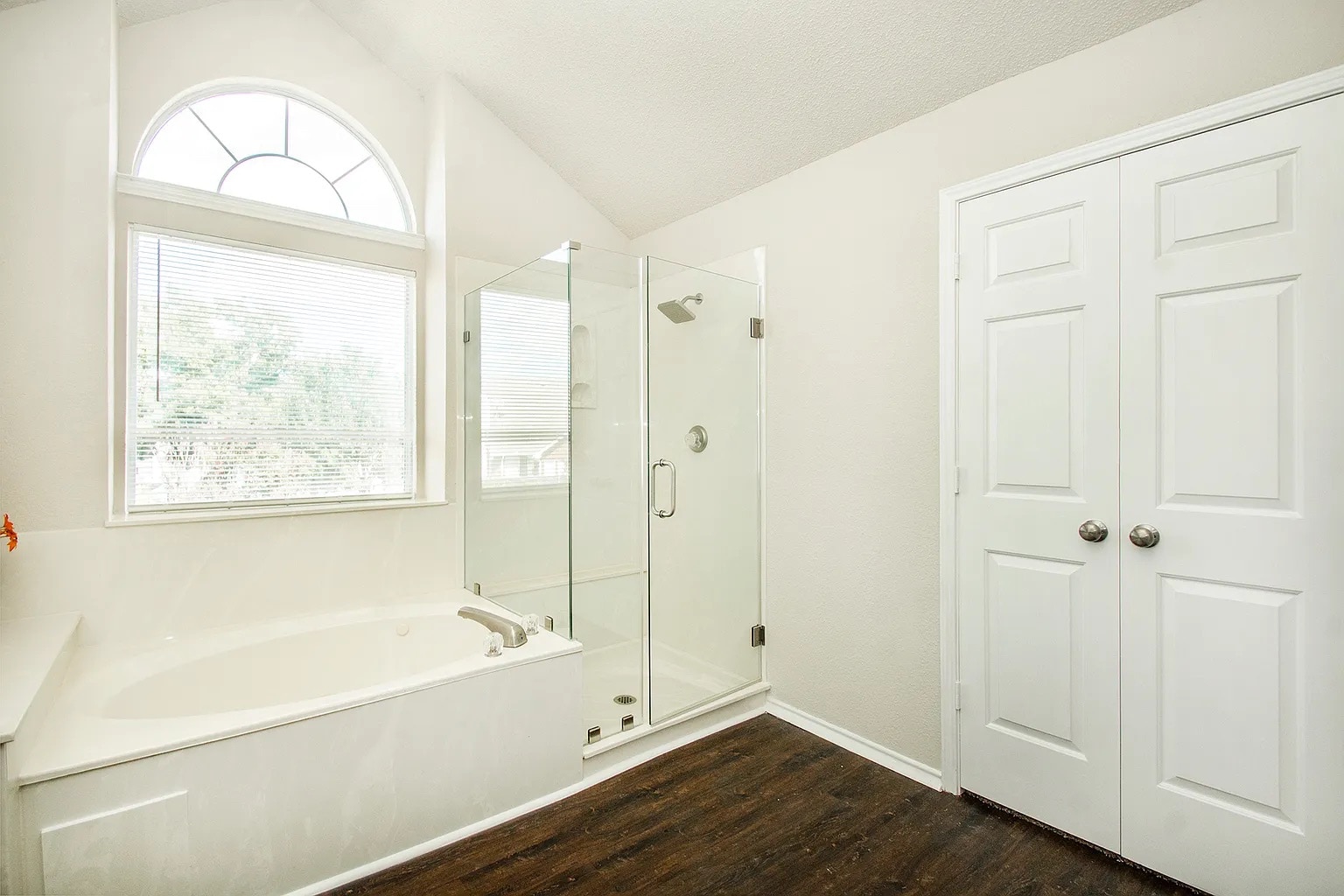 Building Photo - Room in House on Kentshire Cir