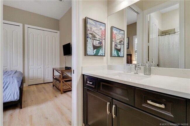 Building Photo - 5628 SW Gray Fox Dr