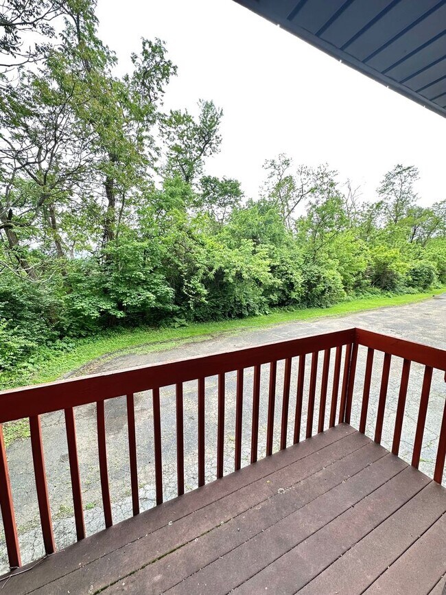 Building Photo - Well-Maintained 2 Bed, 1 Bath Townhome in West Mifflin - Private Balcony, Central AC & Heat - Ava...