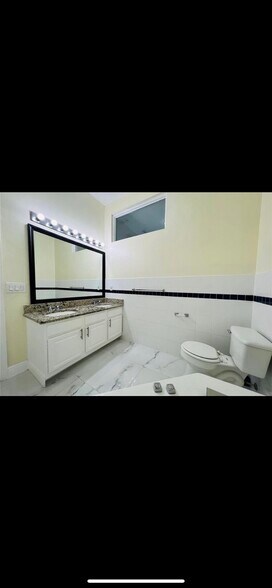 Building Photo - 1005 Universal Rest Pl