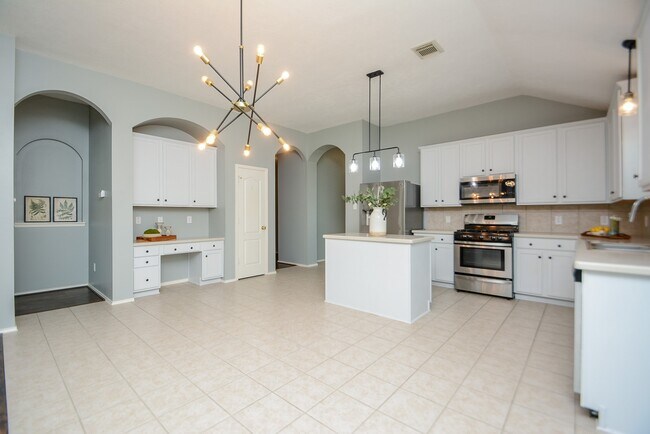 Building Photo - 24914 Oconee Dr