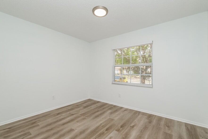 Building Photo - 714 Crimson King Trce