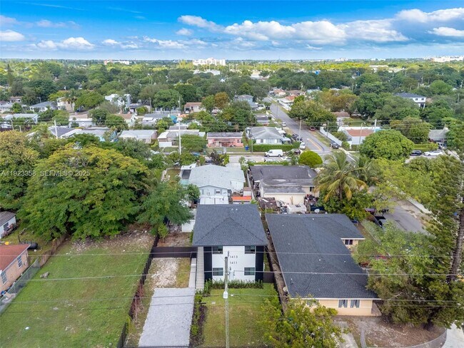 Building Photo - 1411 NW 40th St