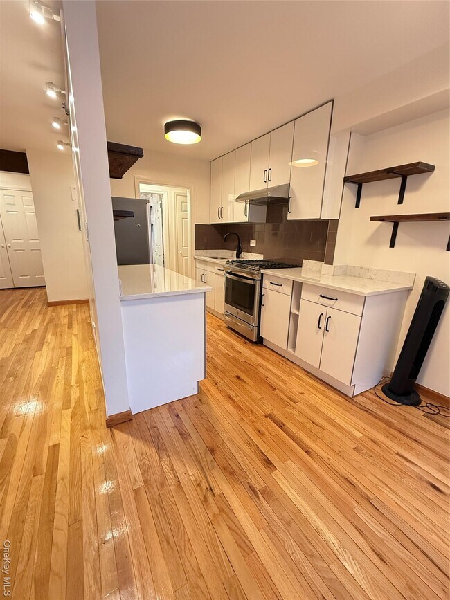 Building Photo - 137-05 Franklin Ave