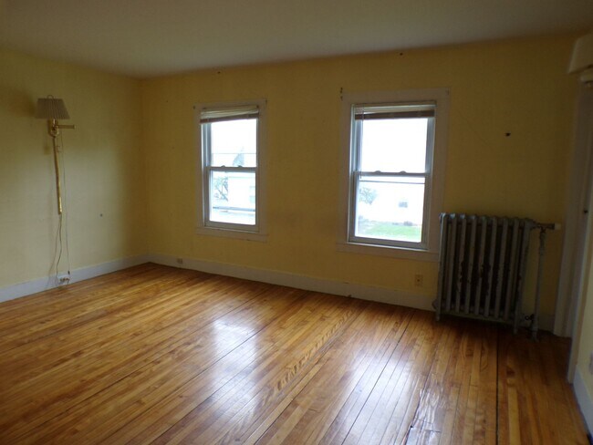 Building Photo - 86/88 North Main Ave, Orono ME