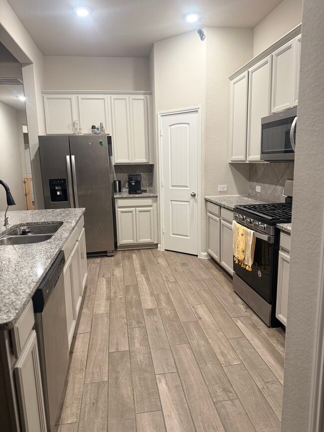 Building Photo - 5214 Yellow Rays Trl