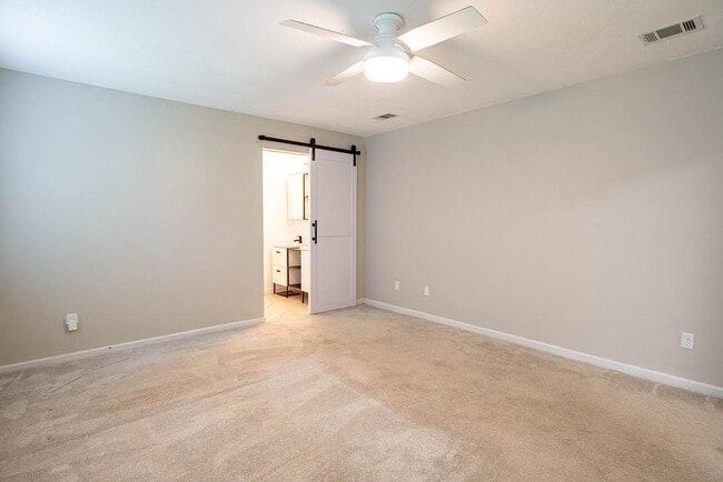 Building Photo - 4679 Inisheer Dr