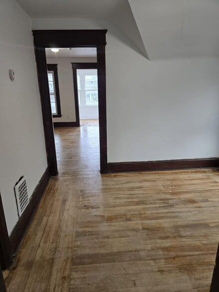 Building Photo - 110 Schuler St