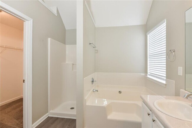 Building Photo - 215 Capeton Ct
