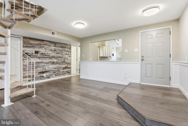 Building Photo - 20309 Beaconfield Terrace