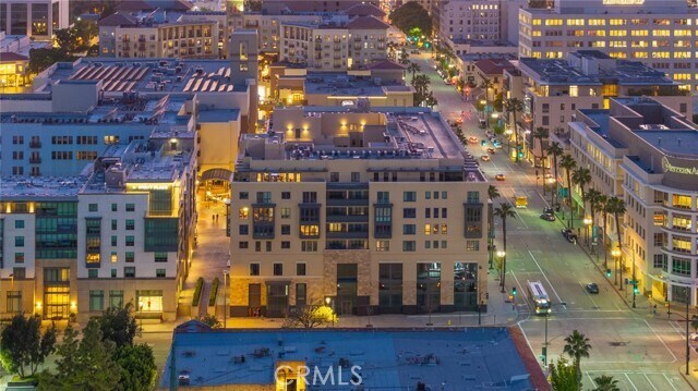 Building Photo - 39 S Los Robles Ave