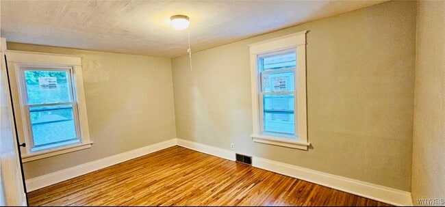 Building Photo - 320 Jewett Ave
