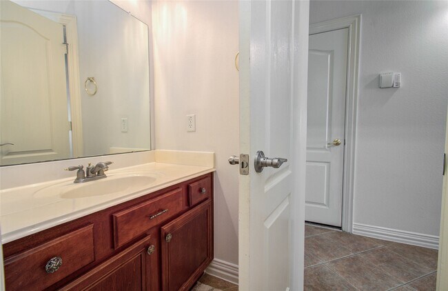 Building Photo - 7814 Heron Lakes Dr