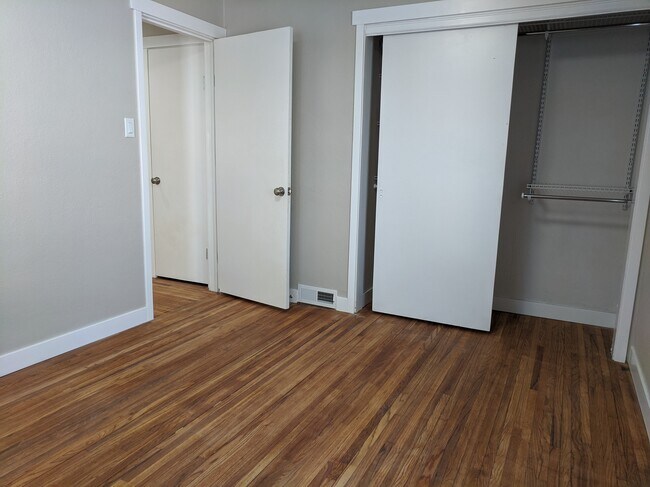 Building Photo - 1213 1st Ave NE