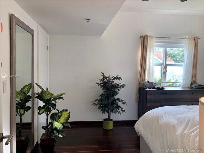 Building Photo - 227 Michigan Ave