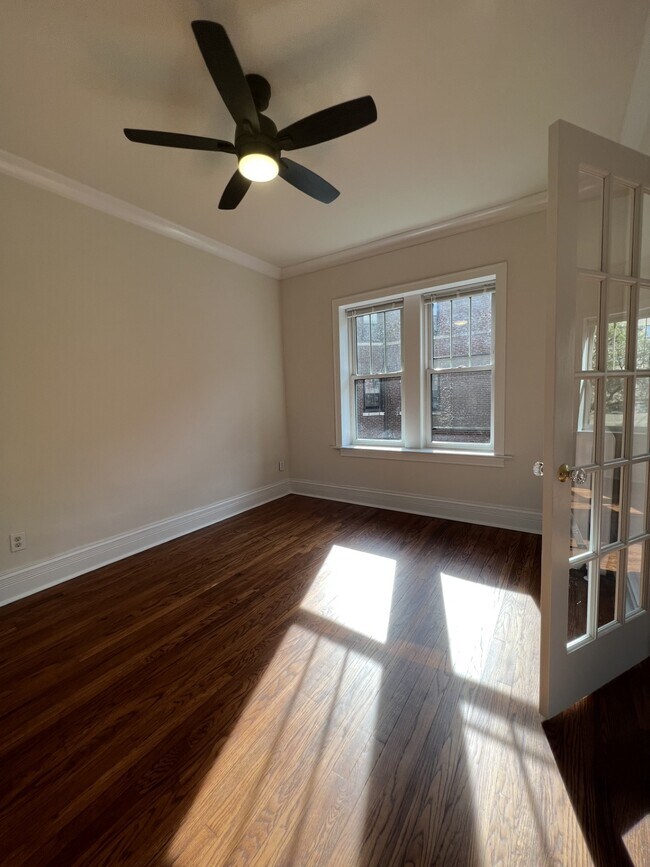 Building Photo - 531 W Addison St