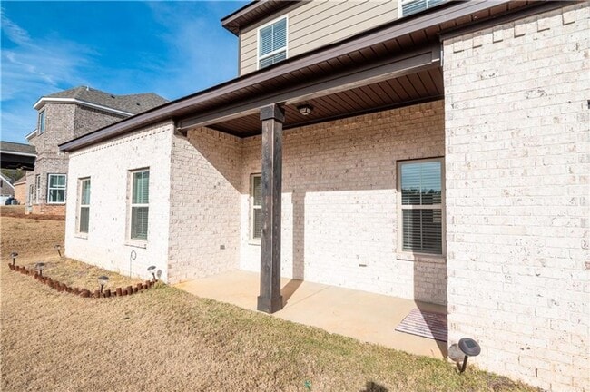 Building Photo - Spacious & Stylish 4BD Home with Loft in C...